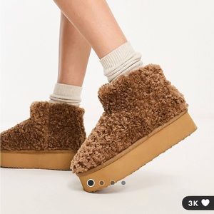 Platform fleece boots in chestnut